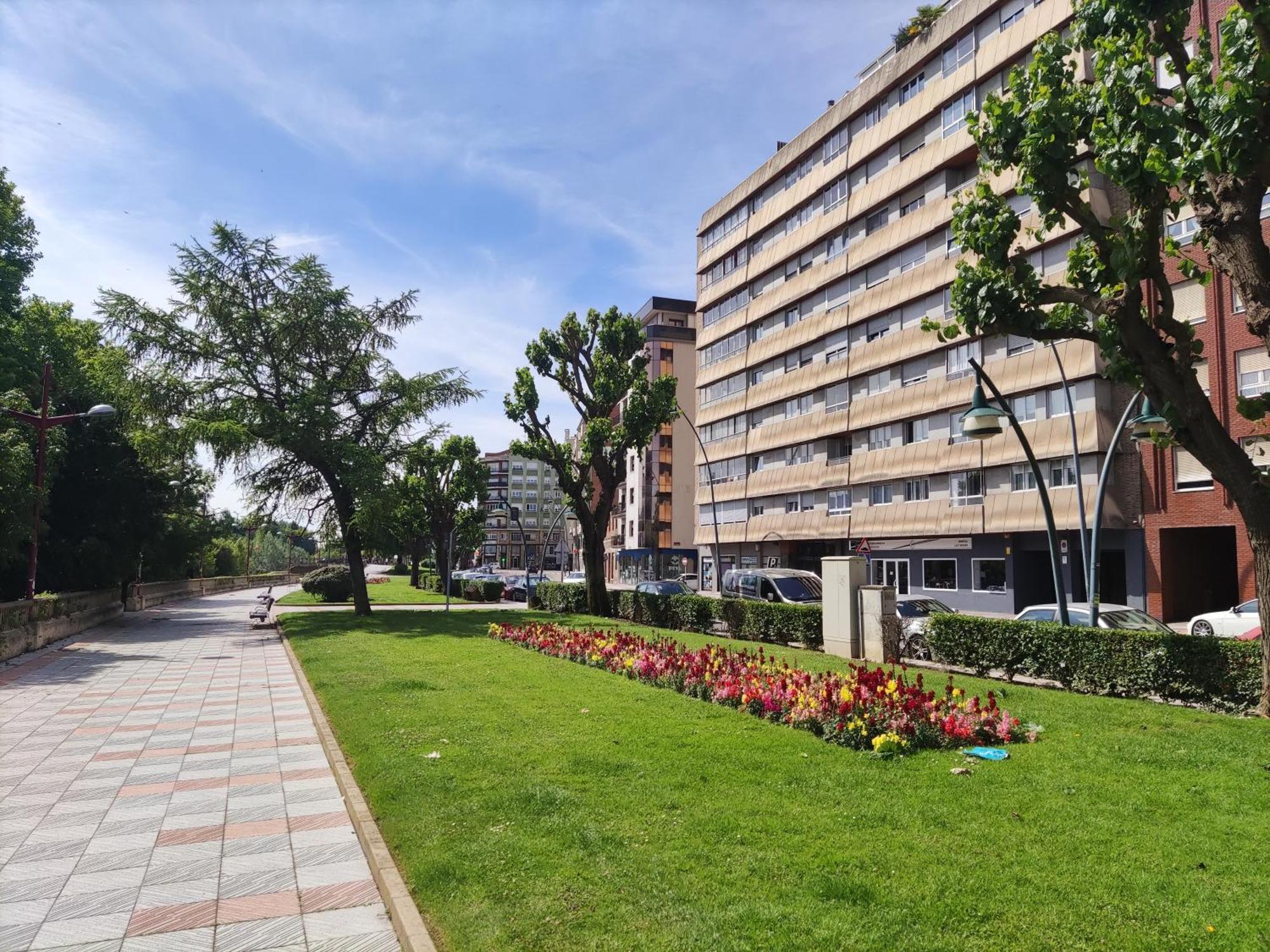 Leon Riverside Flat ภายนอก รูปภาพ
